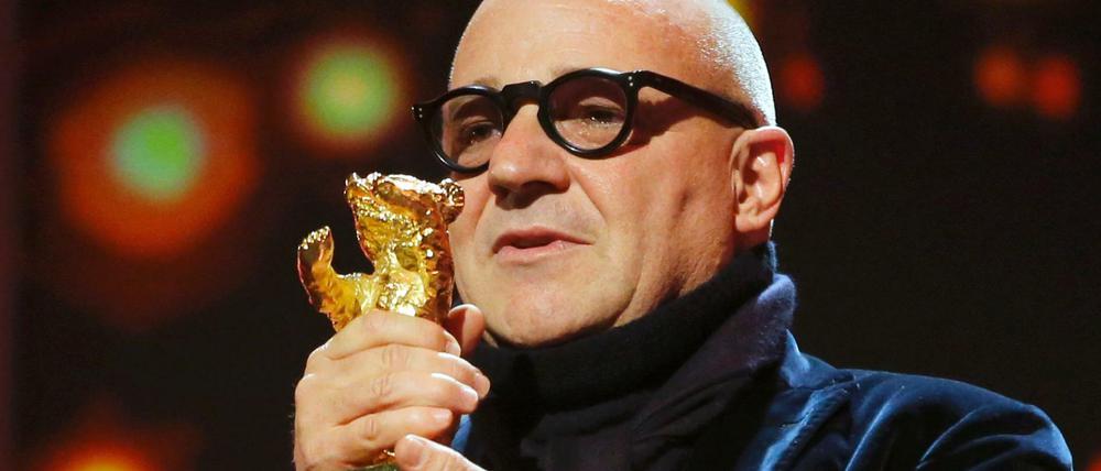 Regisseur Gianfranco Rosi bekommt den Goldenen Bären für "Fuocoammare".