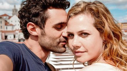 Viel beschäftigt. Schauspielerin Felicitas Woll beispielsweise hat 2015 vier Filme gedreht (hier mit Renato Schuch in „Weil ich dich liebe“, 20 Uhr 15, Dienstag auf Sat 1).