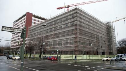 Eingerüstet. Das Deutschlandhaus in Berlin wird derzeit zum Standort der Stiftung Flucht, Vertreibung, Versöhnung umgebaut. 