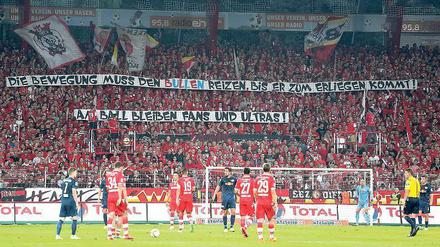 Rituelle Schmähung. Die Fans des 1. FC Union verabscheuen den RB Leipzig, der nun allerdings auf dem Weg in die Erste Liga ist.