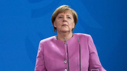 Bundeskanzlerin Angela Merkel (CDU) und Israels Ministerpräsident Benjamin Netanjahu äußern sich am 16.02.2016 bei einer Pressekonferenz zu den Deutsch-Israelischen Regierungskonsultationen im Bundeskanzleramt in Berlin. 