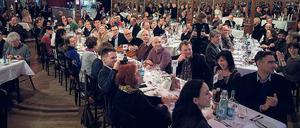 Das Auge isst mit. Gerade mal 200 Gäste passen ins historische Spiegelzelt, das während der Berlinale gegenüber vom Martin-Gropius-Bau aufgestellt wird. Wegen der begrenzten Platzzahl sind die Veranstaltungen des Kulinarischen Kinos meist nach kurzer Zeit ausverkauft. 