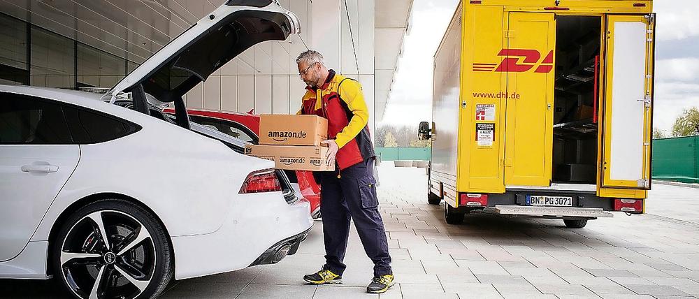Der Online-Händler Amazon testet in Deutschland die Lieferung von Bestellungen in den Kofferraum der Kunden. 