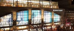 2017 gehen bei Karstadt am Ku'damm vorübergehend die Lichter aus. Das kleinere Nachbarhaus rechts wird für das geplante Center abgerissen.
