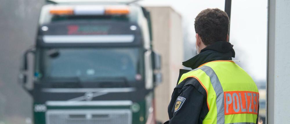 Zeit ist Geld. Grenzkontrollen stellen Unternehmen vor viele Probleme.
