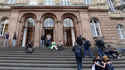 Exzellent auch im Verbund? Hinter den Kulissen diskutieren Politiker, ob sich auch mehrere Unis gemeinsam bewerben könnten. Das Foto zeigt die RWTH Aachen. 