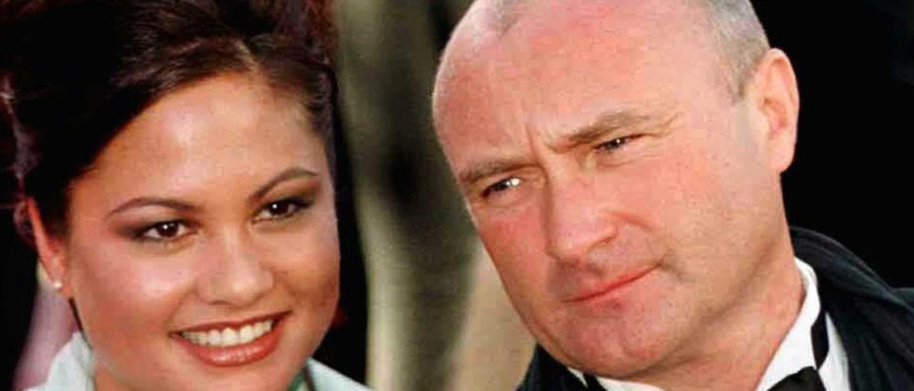 Zweite Hochzeit nicht ausgeschlossen: Der britische Popstar Phil Collins und seine Eherau Orianne - hier bei der 72. Oscar-Verleihung in Los Angeles am 26.03.2000).