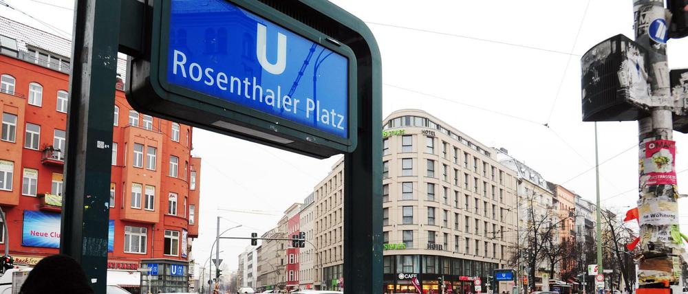 Die Rosenthaler Straße rund um den Rosenthaler Platz in Berlin-Mitte.