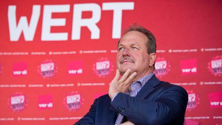 Der Verdi-Bundesvorsitzende Frank Bsirske geht mit seiner Forderung wieder hoch ran.