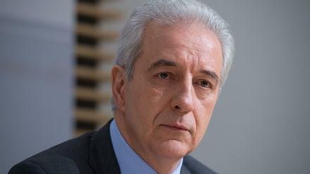 Sachsens Ministerpräsident Stanislaw Tillich (CDU) sitzt am 23.02.2016 in der Sächsischen Staatskanzlei in Dresden.