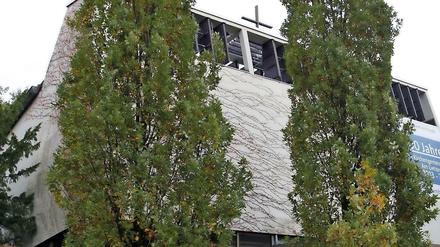 Die Evangelische Kirche am Lietzensee in der Herbartstraße.