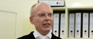 Zum elften Mal sieht sich Richter Manfred Götzl im NSU-Prozess einem Befangenheitsantrag gegenüber.  