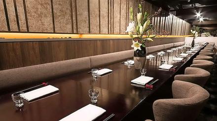 Kleine Stühle, harte Bänkchen. Im Zenkichi wird viel Platz für Deko verschwendet, findet unser Restaurantkritiker. Gemütlich schlemmen geht anders.