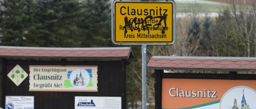 Am vergangenen Donnerstag kam es zu wütenden Protesten gegen Flüchtlinge, die im Ort Clausnitz (Sachsen), eine Unterkunft beziehen wollten.