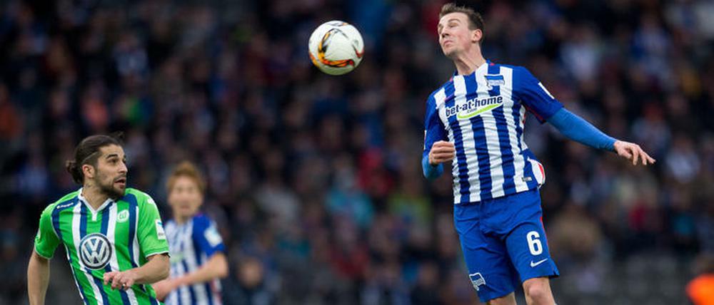 Erst nach oben und dann wieder nach unten? Bei Hertha BSC (im Bild: Vladimir Darida) ist die Richtung derzeit unklar.