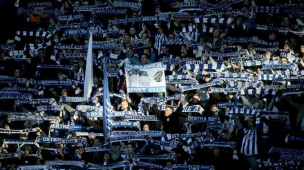 Viel hilft viel. Für das Halbfinale im DFB-Pokal gegen Borussia Dortmund errichtet Hertha BSC eine Zusatztribüne für die Fans im Olympiastadion.