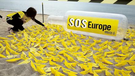 Amnesty International hat eine schlechte Bilanz für Menschenrechte im Jahr 2015 gezogen. Die Todesrate im Mittelmeer lag trotz Verbesserungen bei mehr als 18 Toten pro 1000 Menschen, die die Überfahrt nach Europa wagen. 