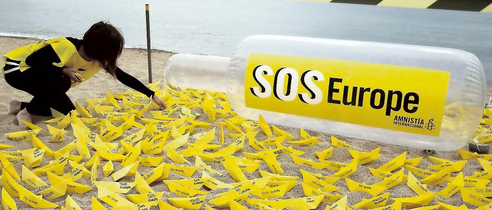 Amnesty International hat eine schlechte Bilanz für Menschenrechte im Jahr 2015 gezogen. Die Todesrate im Mittelmeer lag trotz Verbesserungen bei mehr als 18 Toten pro 1000 Menschen, die die Überfahrt nach Europa wagen.
