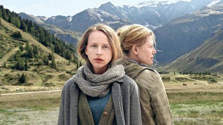 Erzählt die Schwester die Wahrheit? Eva (Petra Schmidt-Schaller) und Lydia (Ina Weisse, rechts).