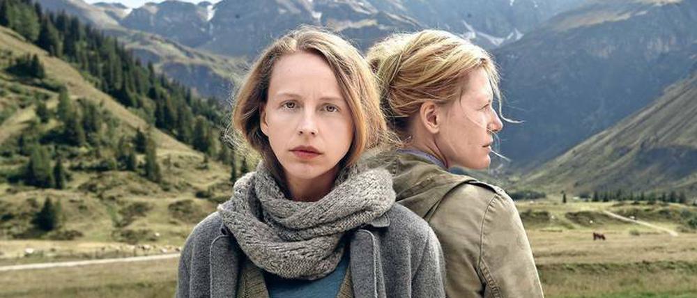 Erzählt die Schwester die Wahrheit? Eva (Petra Schmidt-Schaller) und Lydia (Ina Weisse, rechts).