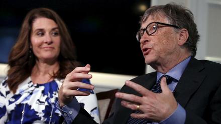 Bill Gates, im Bild zusammen mit seiner Frau Melinda, hat das operative Geschäft bei Microsoft schon vor langem in andere Hände übergeben und setzt sein Vermögen nun für wohltätige Zwecke ein.