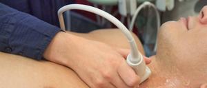 Irreführend. Mit dem Ultraschall findet man auch Krebsarten, die eigentlich nicht behandelt werden müssten - etwa Geschwülste in der Schilddrüse.