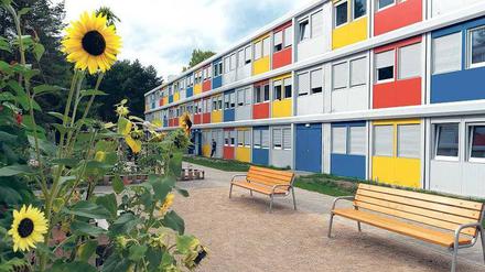 Temporäre Unterbringung. Die ersten Container-Dörfer, wie hier in der Alfred-Randt-Straße in Treptow-Köpenick, wurden Ende 2014 eröffnet. Weitere 26 sollen folgen. 