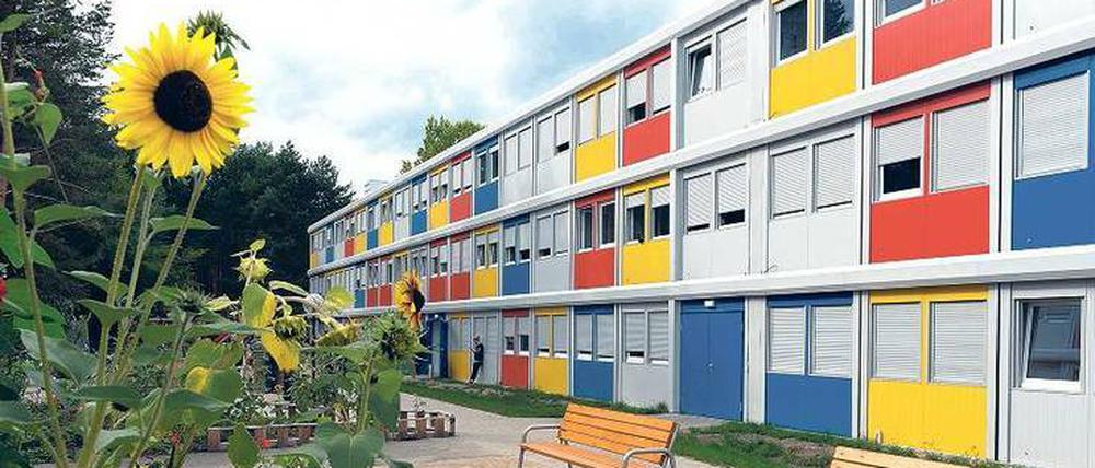 Temporäre Unterbringung. Die ersten Container-Dörfer, wie hier in der Alfred-Randt-Straße in Treptow-Köpenick, wurden Ende 2014 eröffnet. Weitere 26 sollen folgen.