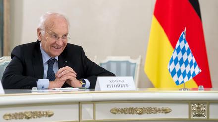 Der ehemalige bayerische Ministerpräsident Edmund Stoiber (CSU) besuchte Anfang November Moskau. Er spricht sich für eine Wende in der deutschen Flüchtlingspolitik aus.
