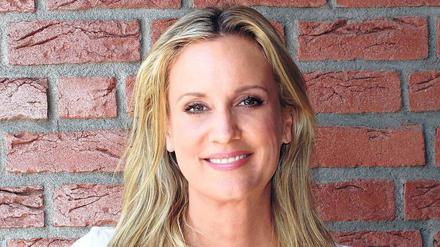 Bettina von Schimmelmann  ist als VIP-Reporterin für die News- und Magazinformate von RTL und Vox tätig.