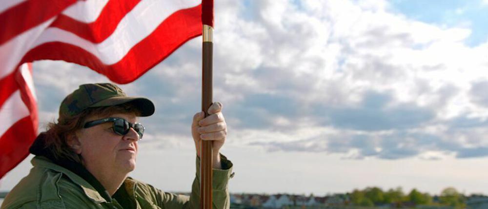 Der US-amerikanischen Filmregisseur Michael Moore in einer Szene des Kinofilms "Where to invade next" 