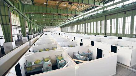 Bedrohliche Enge. Die Unterbringung der Flüchtlinge in Notunterkünften wie Turnhallen oder wie hier in Tempelhof trägt zu Konflikten bei.