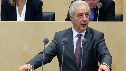 Der sächsische Ministerpräsident Stanislaw Tillich (CDU) räumte im Bundesrat ein, dass sein Bundesland größere Probleme mit Rechtsextremismus hat. 
