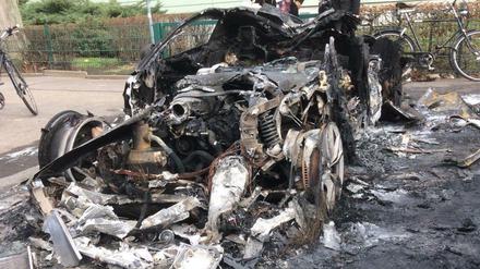 Eines der zerstörten Autos.