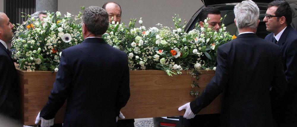 Nicht kirchlich. Die Trauerfeier für Umberto Eco fand am Dienstag im Castello Sforzesco in Mailand statt. 