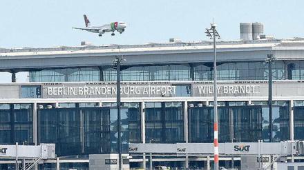 Dicke Luft gibt es beim BER nicht nur wegen der in Schönefeld startenden und landenden Maschinen. Sondern zuletzt vor allem wegen Abstimmungsproblemen mit dem Bund. 