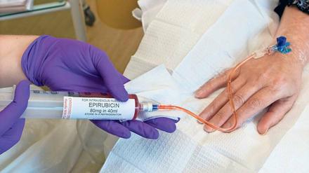Belastende Behandlung. Chemotherapie kann Krebs in Schach halten – aber am Lebensende ist sie meist nicht mehr hilfreich. 