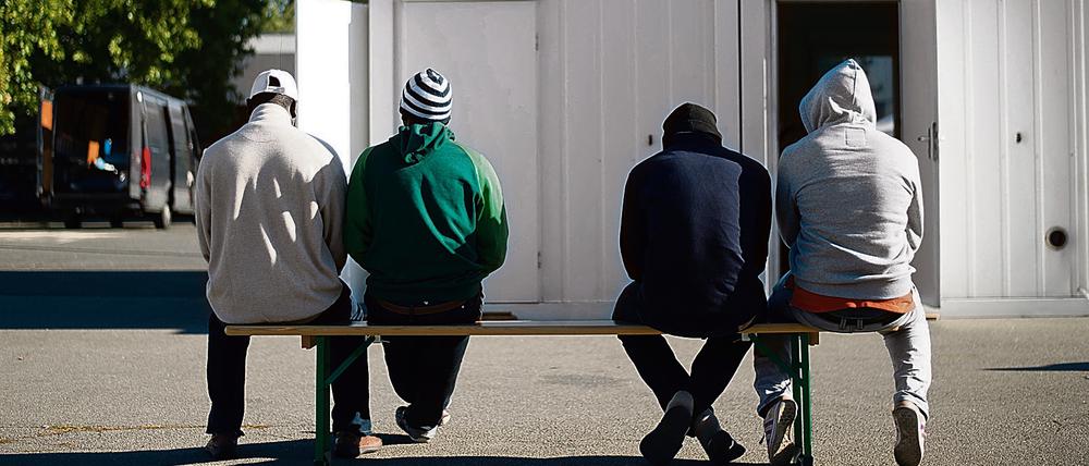 Raus aus der Kälte. Für viele Flüchtlinge werden jetzt neue Heime gebaut.