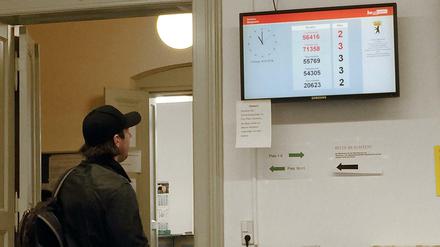 Die Bürgerämter in Berlin - hier die Behörde in Prenzlauer Berg - sind seit Monaten überlastet. 