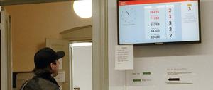 Die Bürgerämter in Berlin - hier die Behörde in Prenzlauer Berg - sind seit Monaten überlastet.