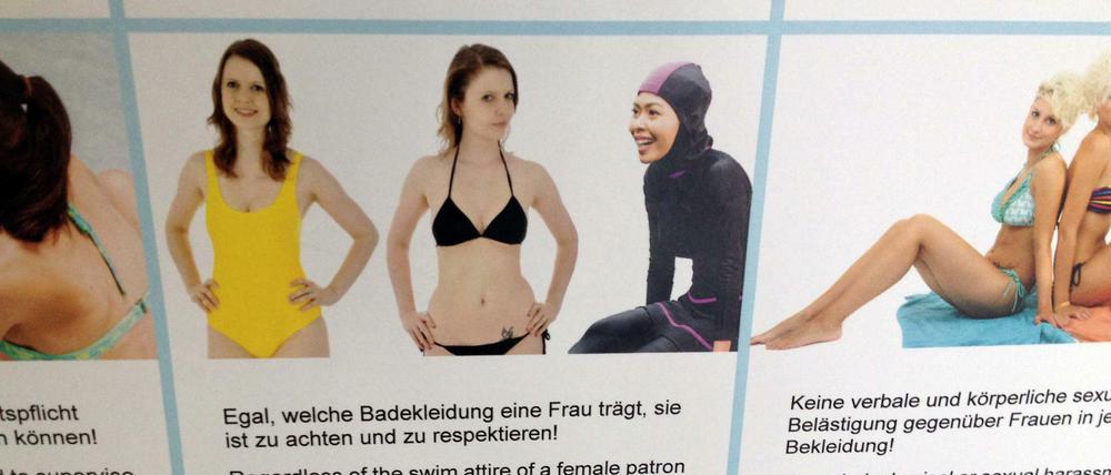 Bilder statt Worte. In Berliner Bädern, wie hier in Lankwitz, hängen illustrierte Baderegeln.