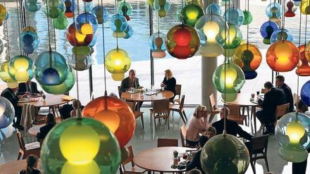 Mit Spreeblick. Die Kantine im Paul-Löbe-Haus bietet interessante Ein- und Ausblicke – und eine engagierte Imbissküche.