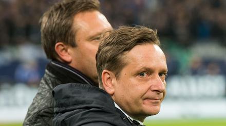 Vor dem Trainer. Horst Heldt hat André Breitenreiter immer verteidigt. Dank dafür gab es nicht.