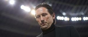 Roger Schmidt muss dorthin, wo er zuletzt nicht hinwollte: auf die Tribüne. Das Sportgericht des DFB hat den Trainer von Bayer Leverkusen für drei Spiele gesperrt. 