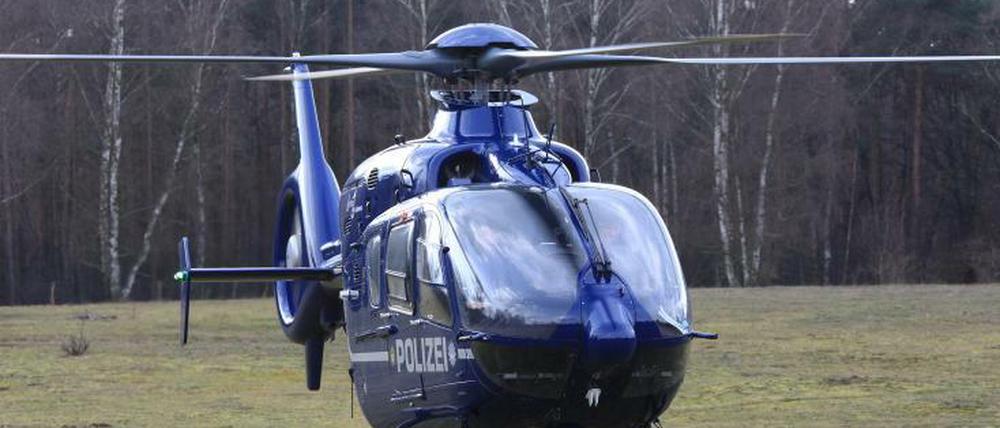 Im Grunewald eingesetzt: Der Polizeihubschrauber.