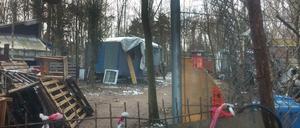 Düstere Aussichten. Aus Sicht der Bewohner der Wagenburg an der Kiefholzstraße in Neukölln sieht die Zukunft des Areals nicht gut aus.