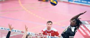 Sprunggewaltig. Magloire Mayaula zeichnet sich durch seine physische Stärke und sein intelligentes Spiel aus.