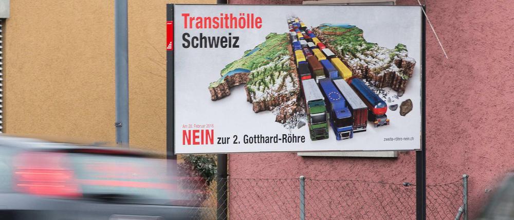 Die Opposition fürchtet noch mehr Verkehr durch die zweite Röhre.