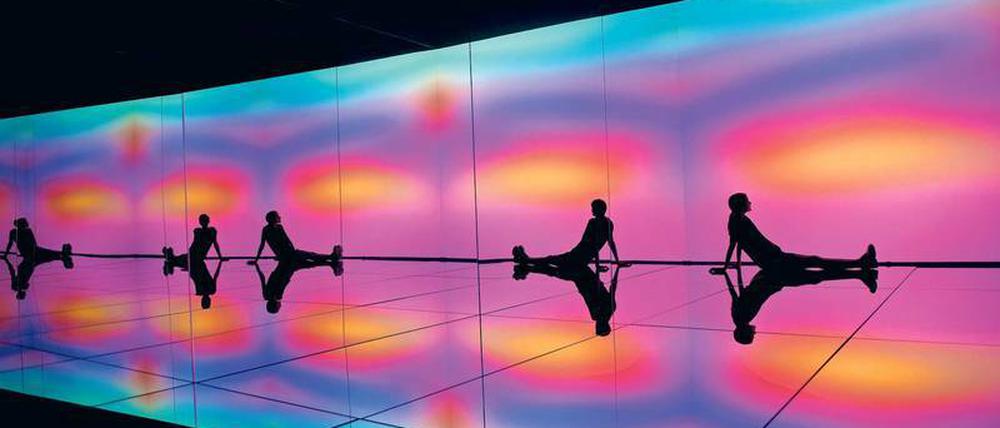 In der Koje der Berliner Galerie Crone läuft die Projektion „Infinite Composition“ (2015) der kubanischen Künstlerin Rachel Valdés Camejos.