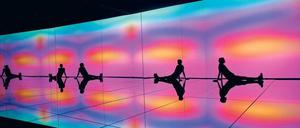 In der Koje der Berliner Galerie Crone läuft die Projektion „Infinite Composition“ (2015) der kubanischen Künstlerin Rachel Valdés Camejos. 